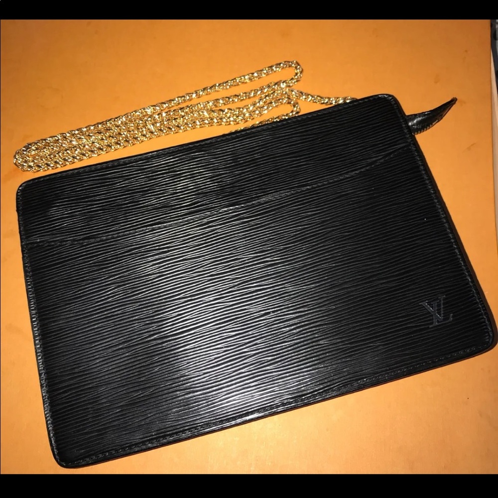 Authentic LOUIS VUITTON Epi Clutch/Crossbody